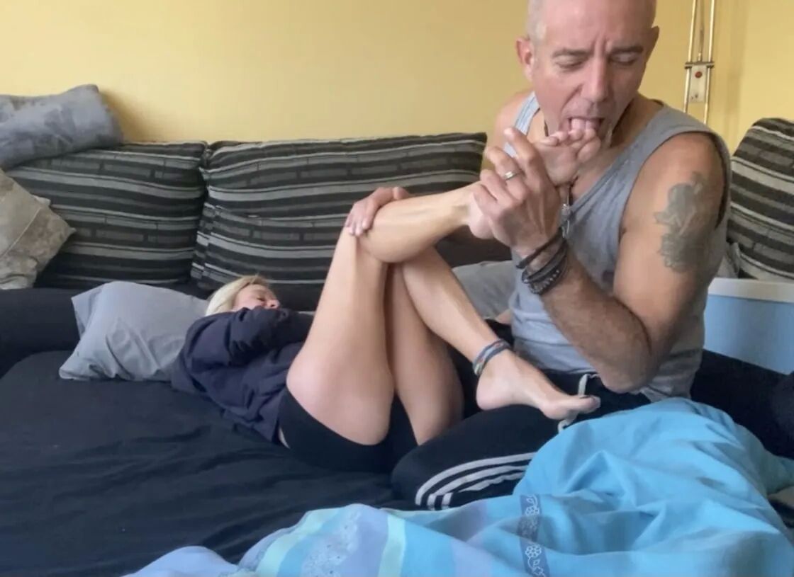 BLOWJOB AND RIDDING COCK IN THE MORNING - 14 Pics