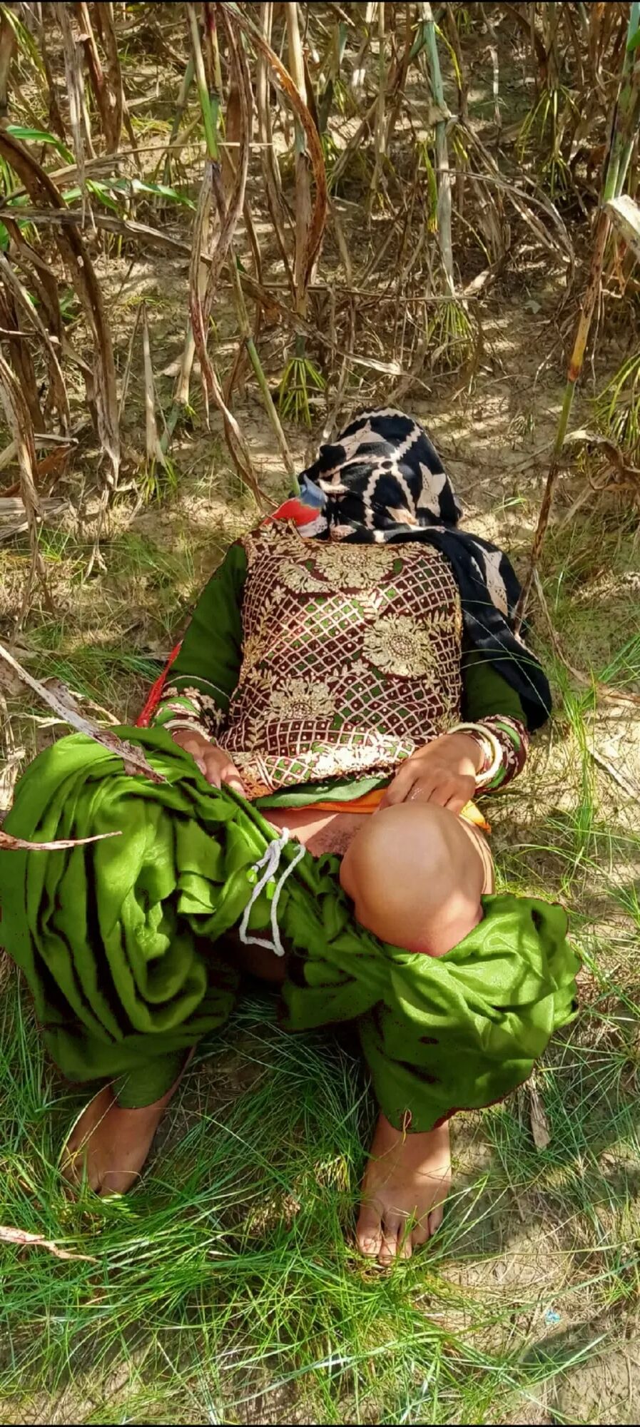 Apni aurat ki chut maarte Hue mujhe bahut maja Aane Laga mai - 12 Pics