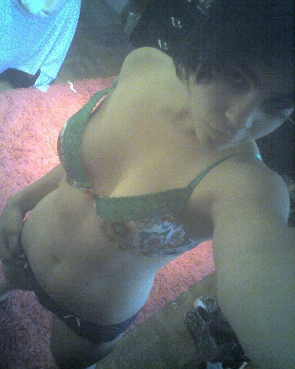 She's A Sexy Bitch wink wink - 5 Pics