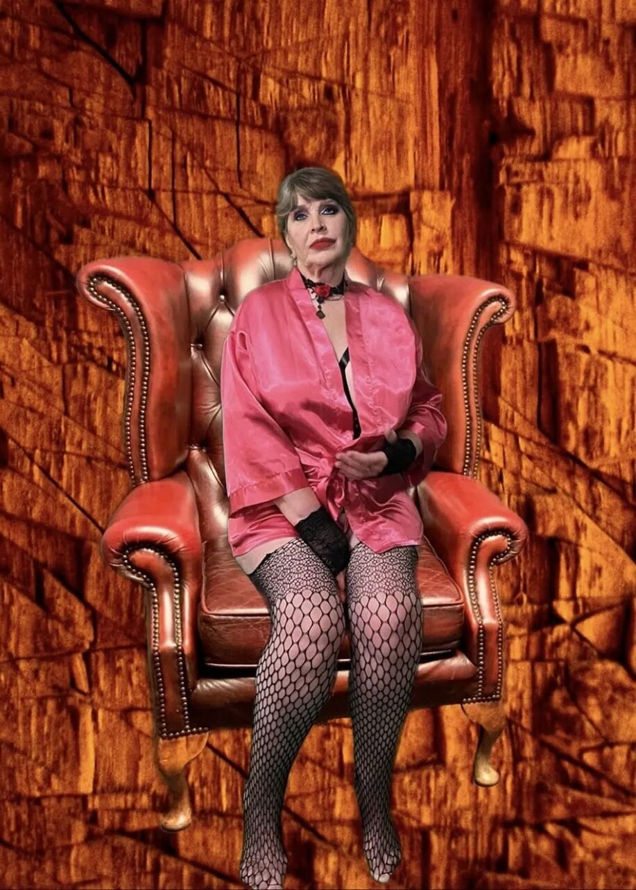 Granny Carmen Ready to PEG - 70 Pics