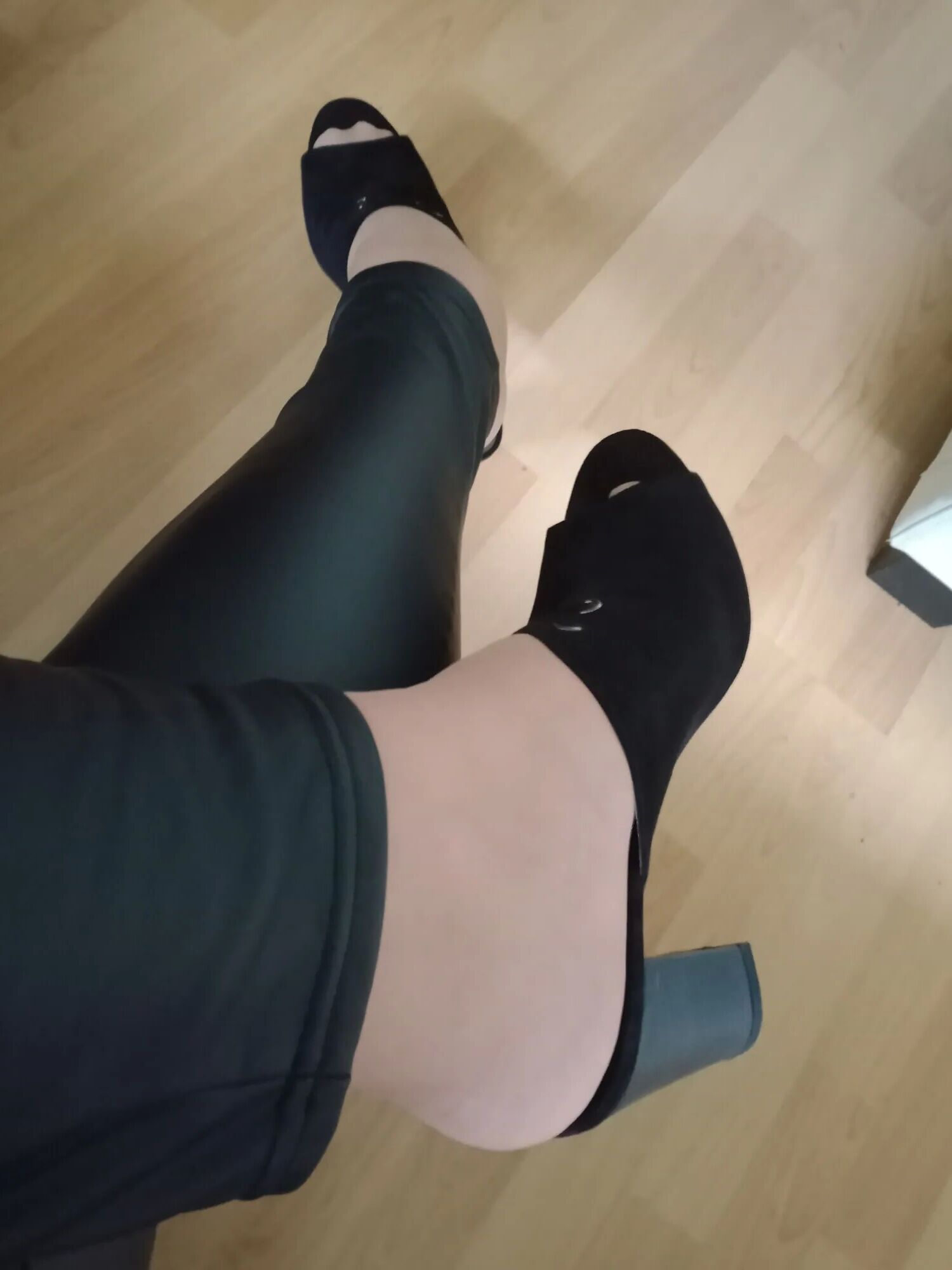 Nylon feet - 10 Pics