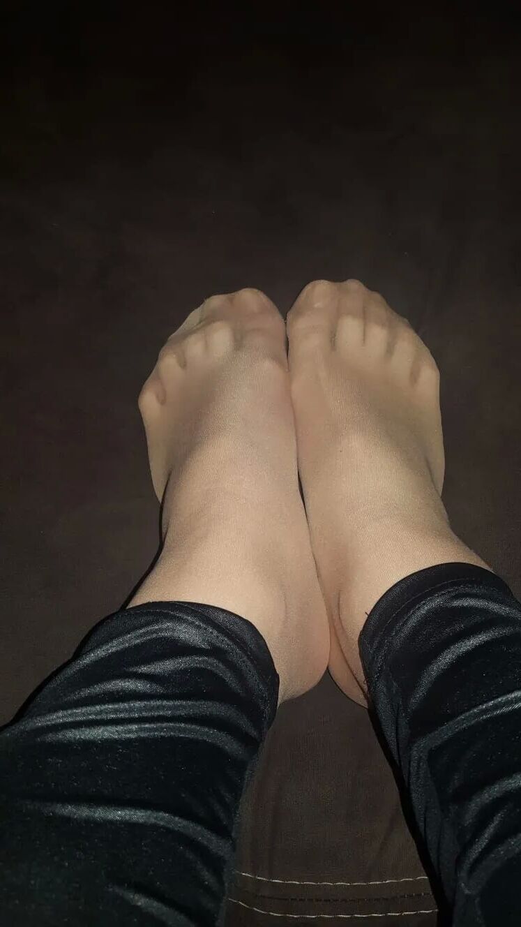 Nylon feet - 10 Pics