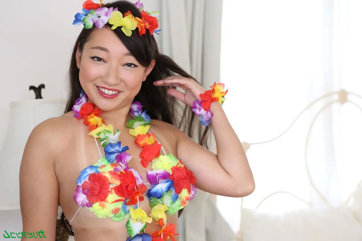 Minami Sakamoto :: a nasty Polynesian hip swing? - CARIBBEAN - 37 Pics
