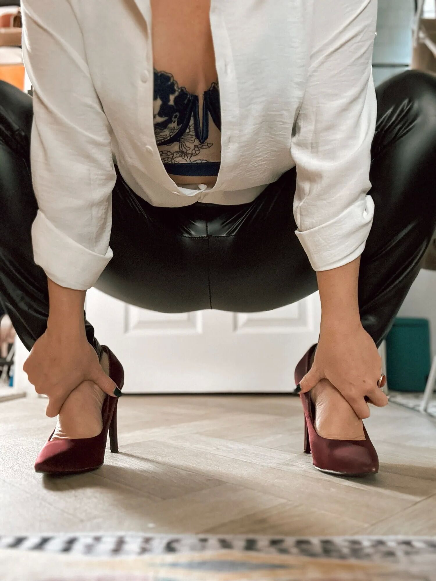 Tight trousers - 8 Pics