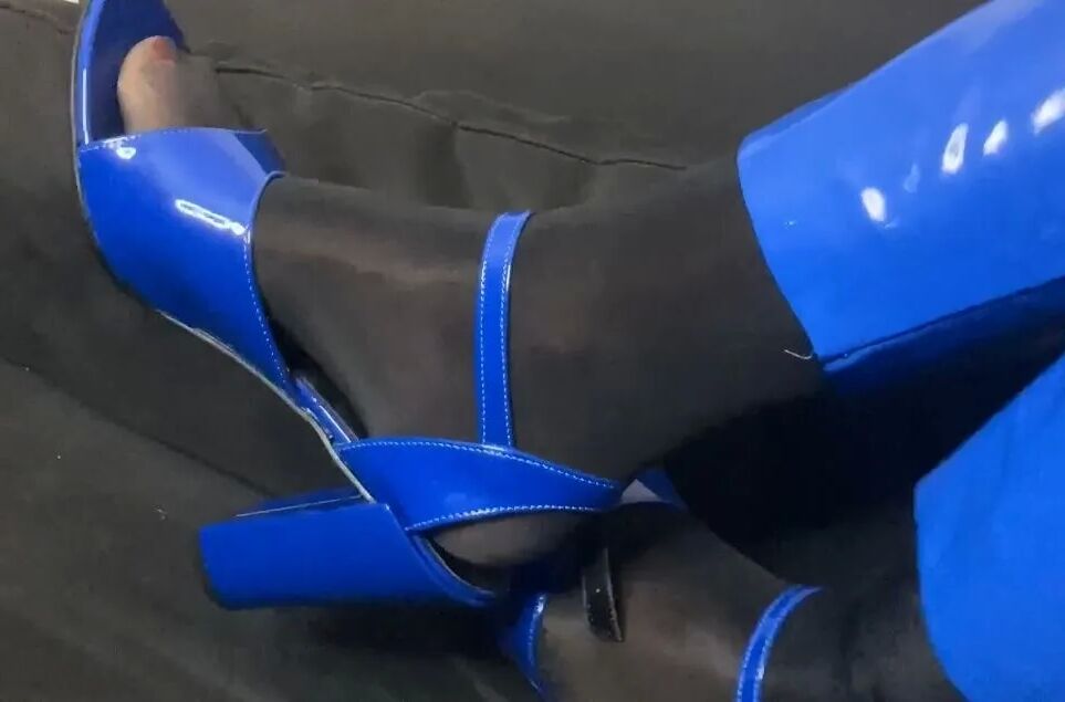 Blue Heels, Blue Leggings and Nylon Feet - 26 Pics