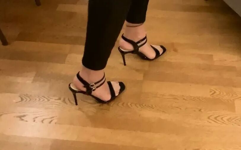 Leggings, Sandals, Nylon Feet - 18 Pics