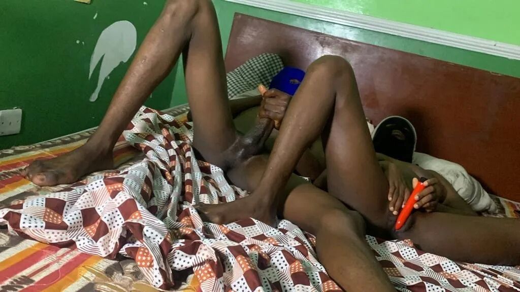 Christmas Day Threesome - 26 Pics
