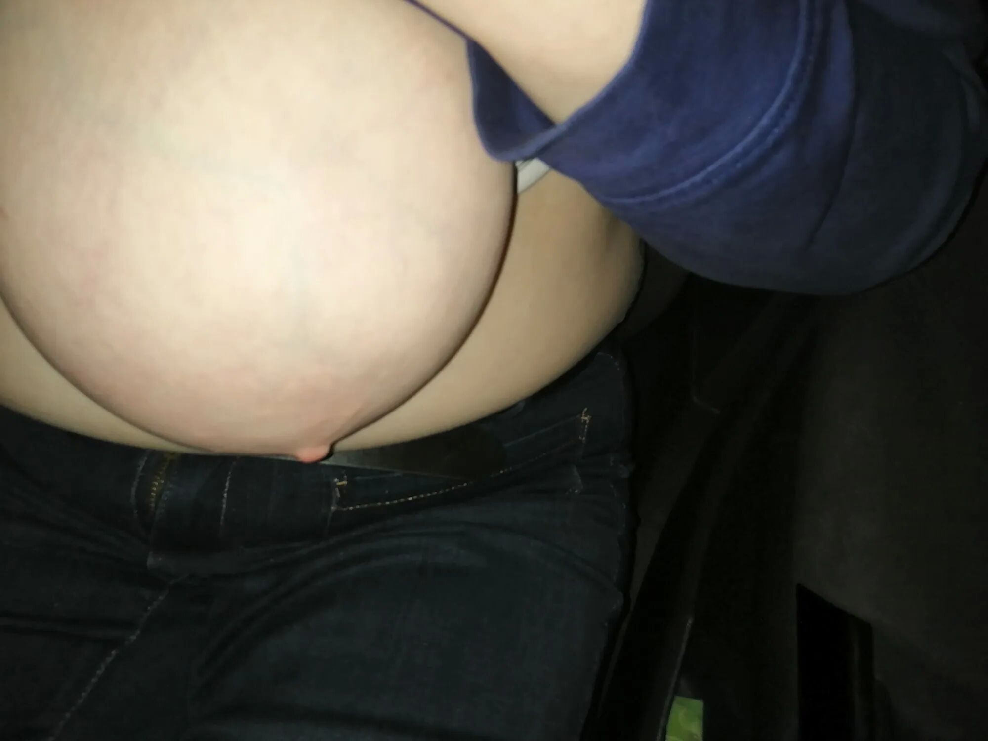 Tits in a car - 46 Pics