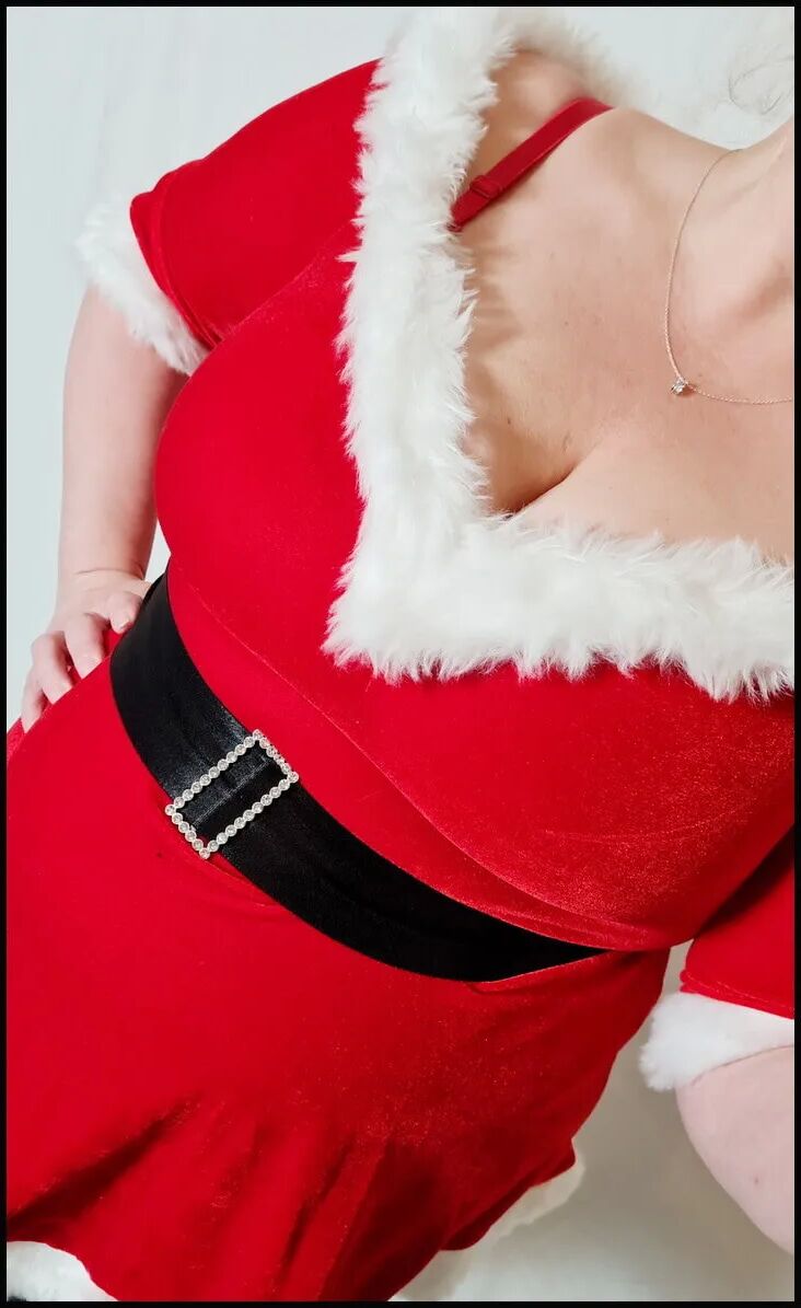 Happy Christmas - 6 Pics