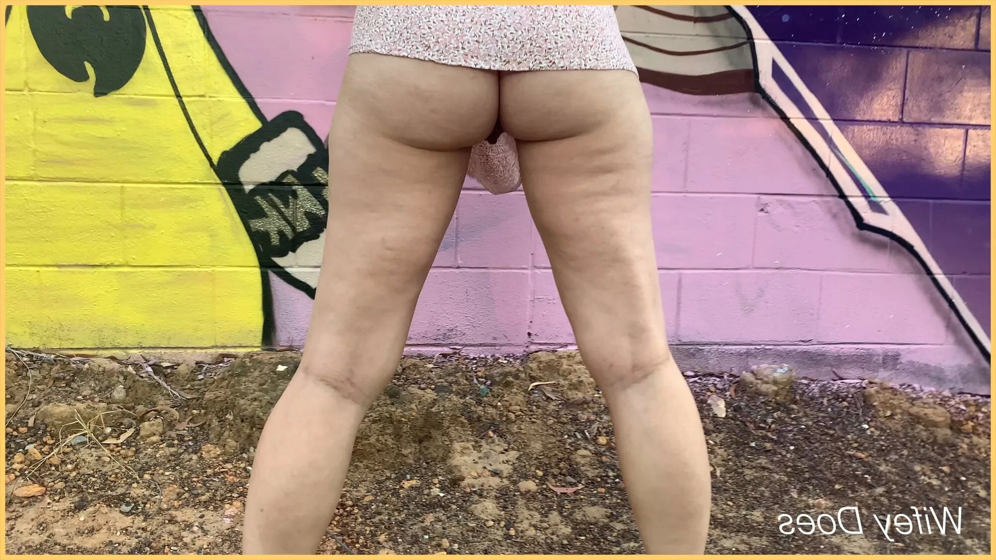 Wifey heads out with no panties - 26 Pics