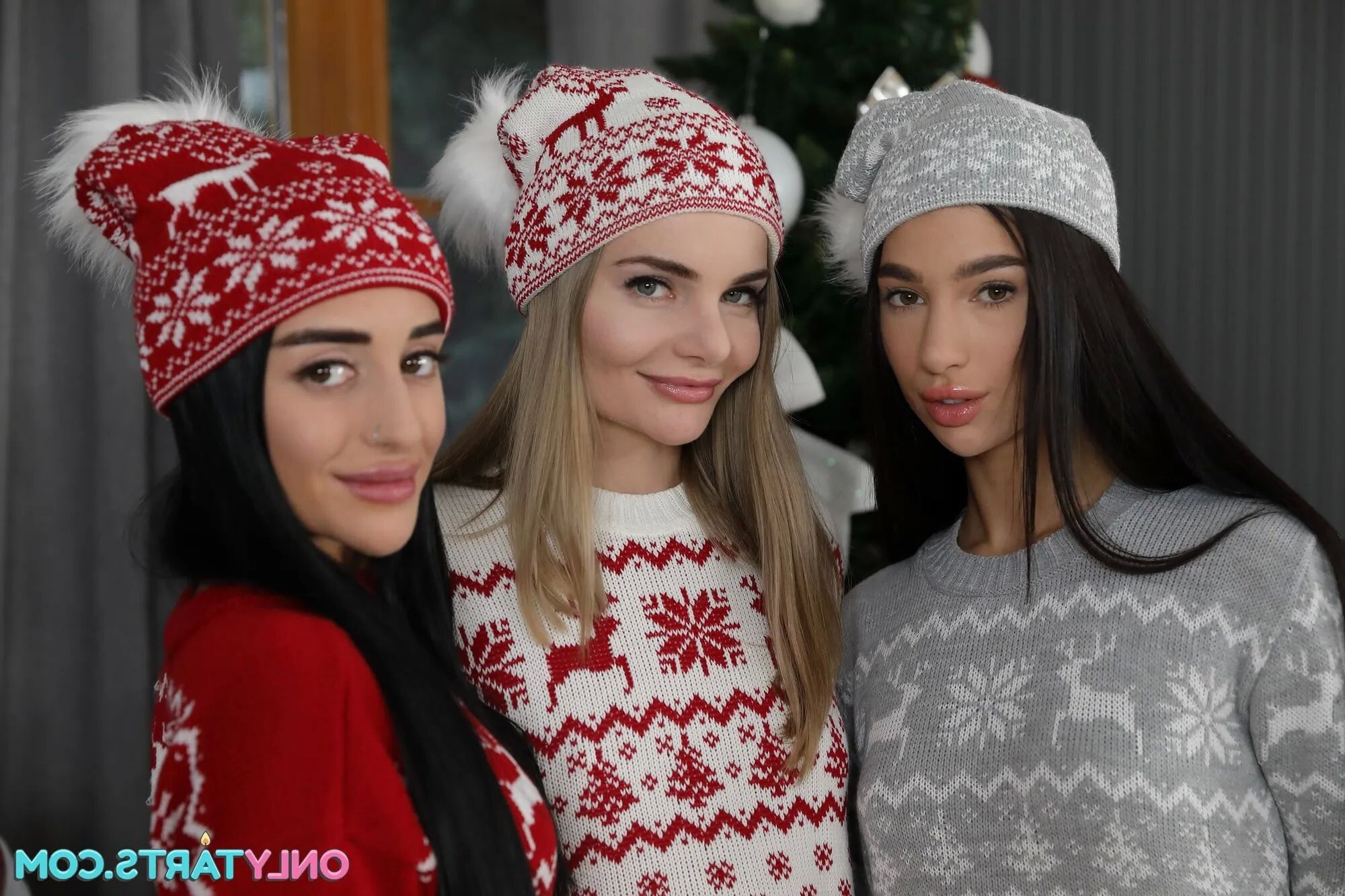 VENTE DE NOËL sur OnlyTarts et bel ensemble avec les meilleures filles de l'euro - 45 Photos