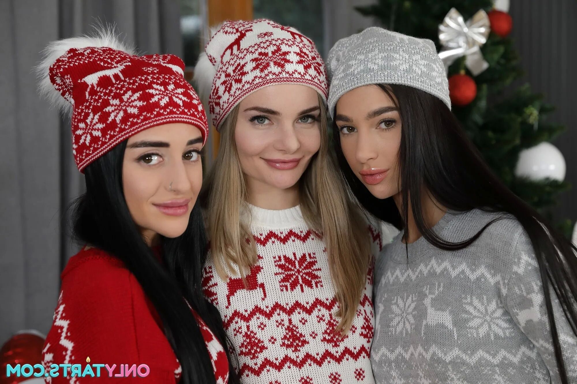 VENTE DE NOËL sur OnlyTarts et bel ensemble avec les meilleures filles de l'euro - 45 Photos