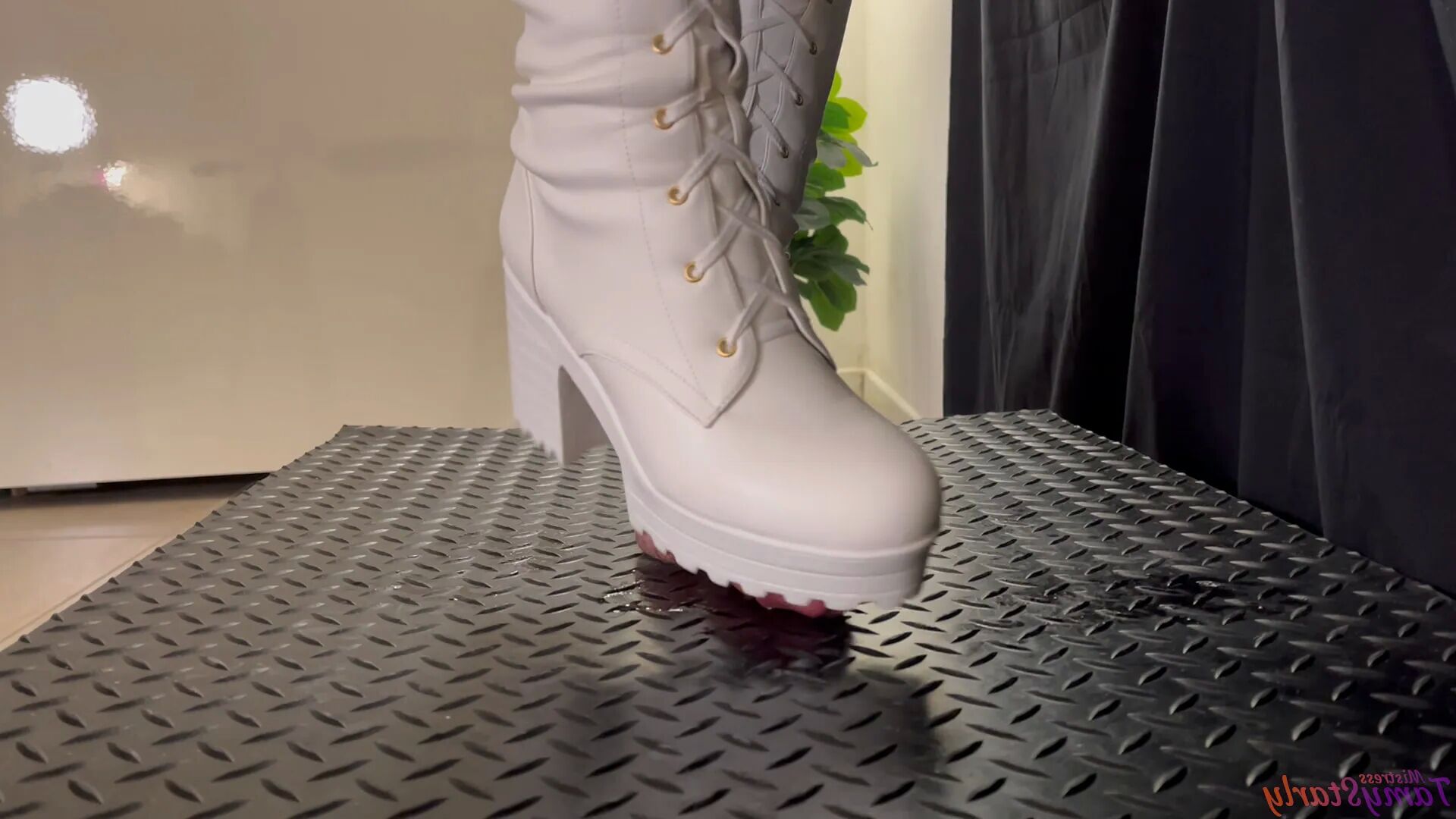Christmas Crush and Bootjob in White Boots - 12 Pics