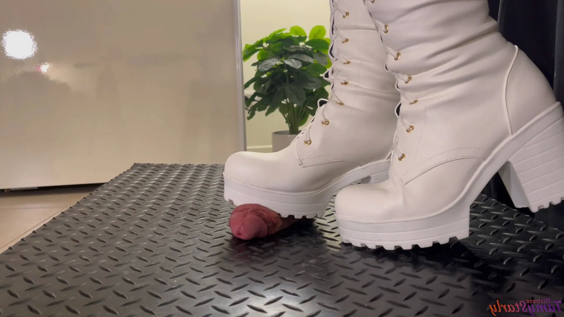 Christmas Crush and Bootjob in White Boots - 12 Pics
