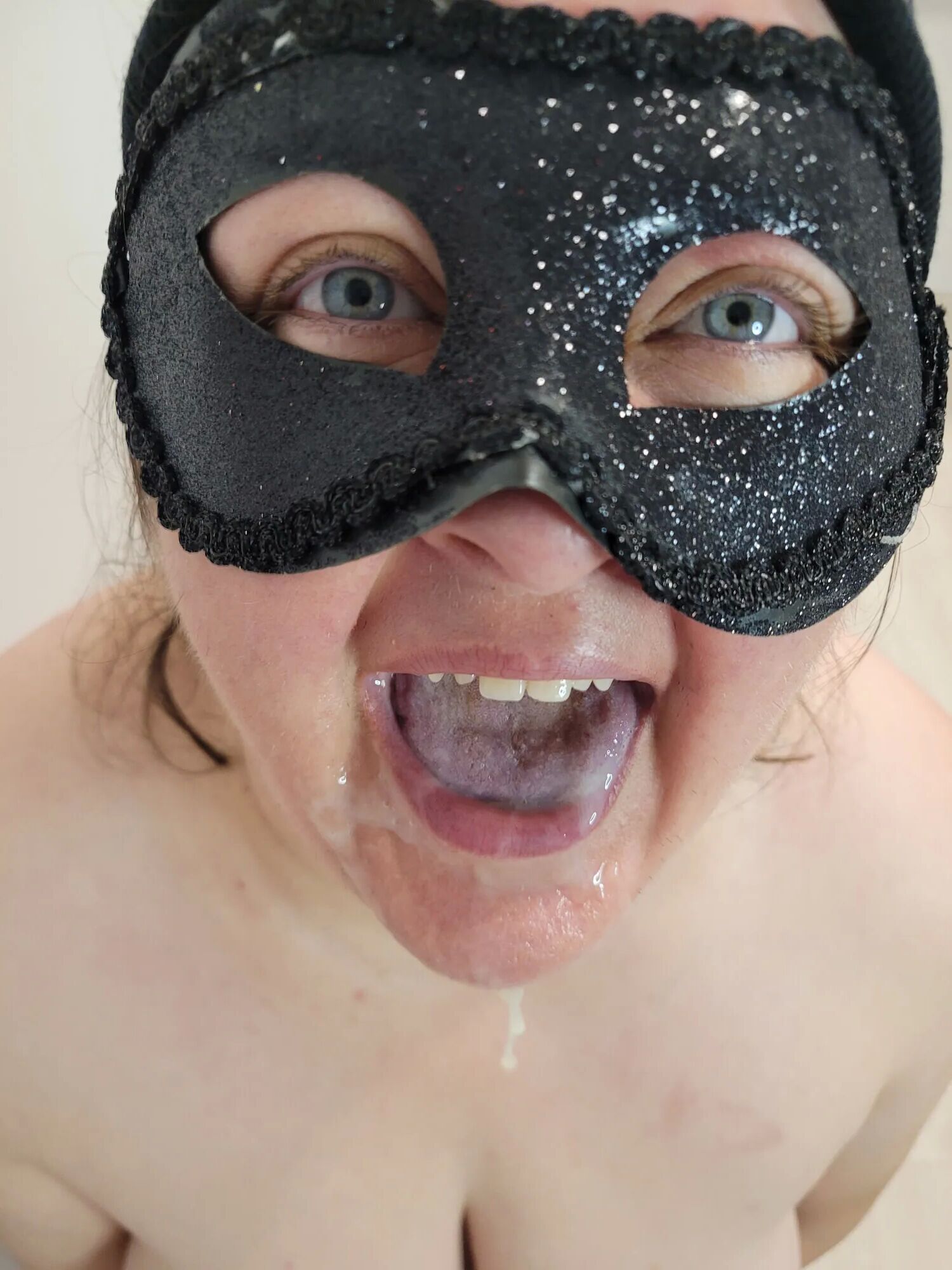 Piggy Webslut Exposed - 8 Pics