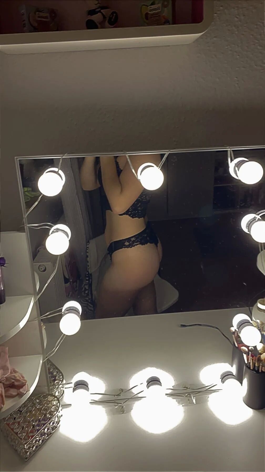 Nudes! - 18 Pics