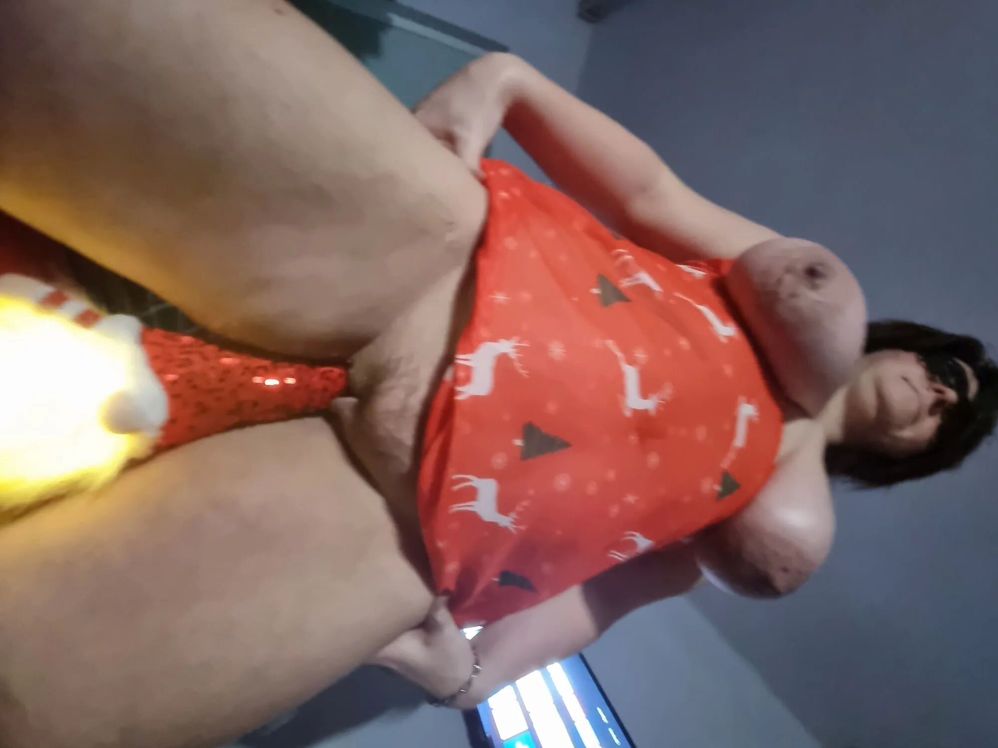 Horny midget - 28 Pics