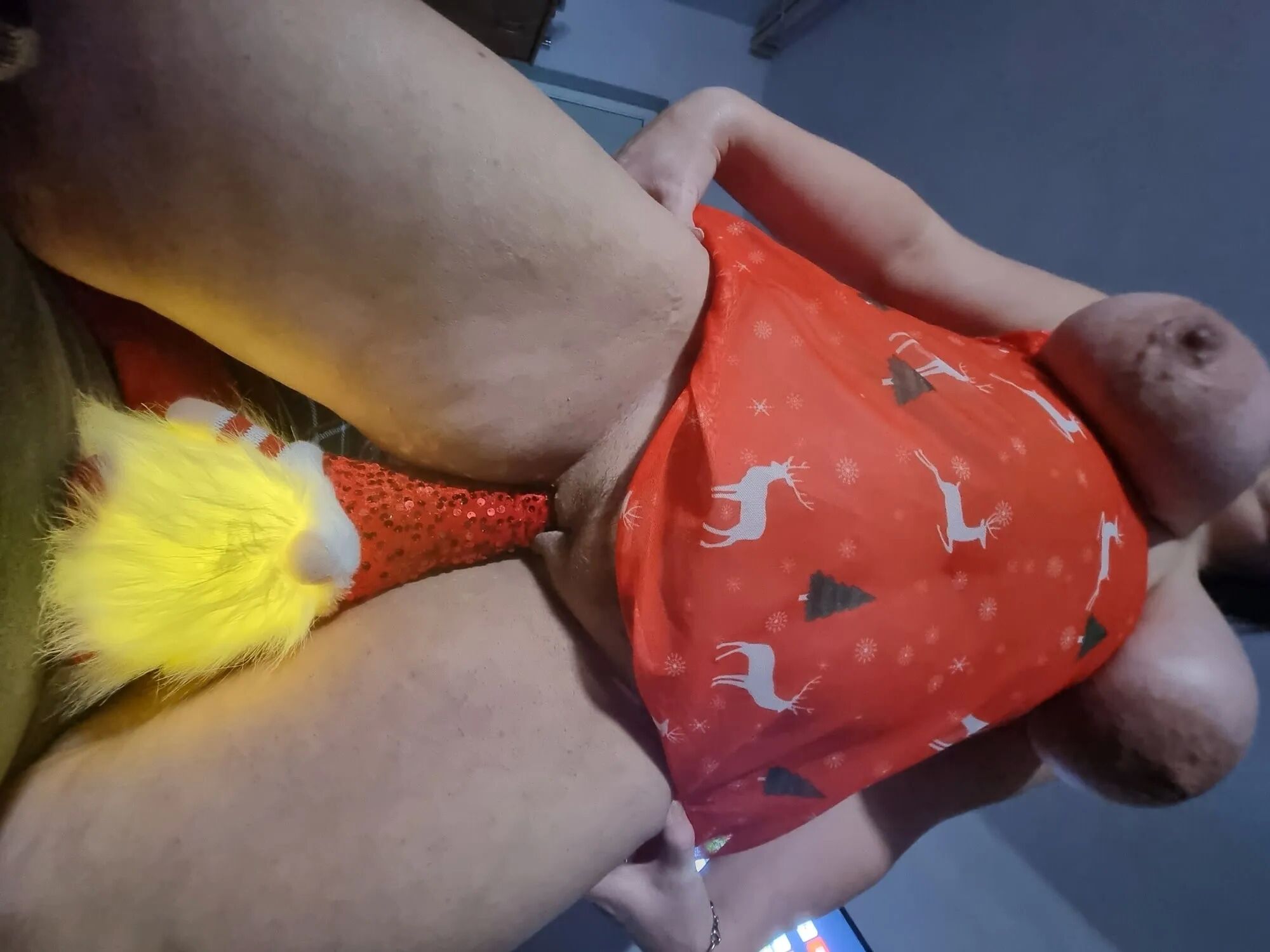 Horny midget - 28 Pics