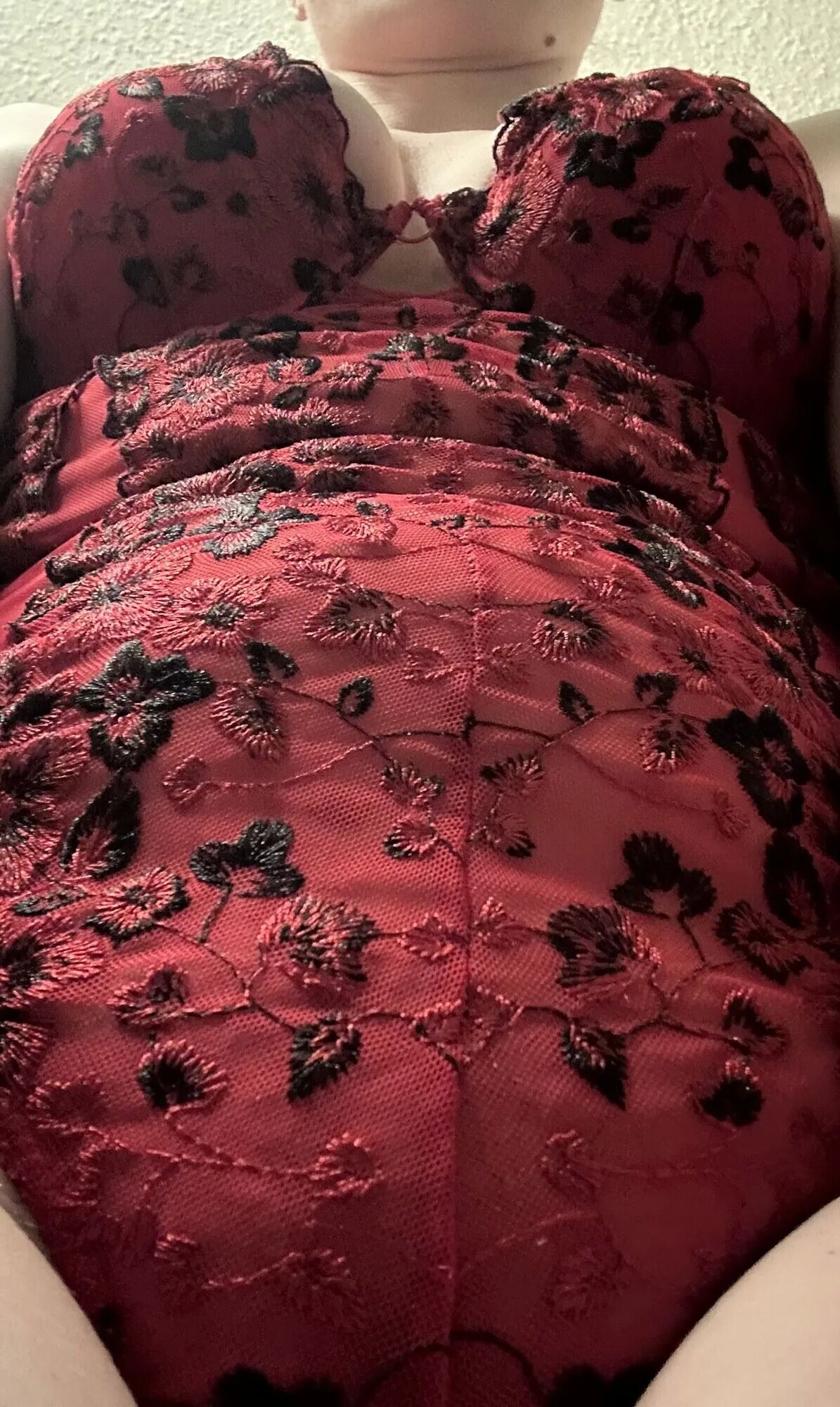 Horny Mama 420 in RED!!!! - 11 Pics