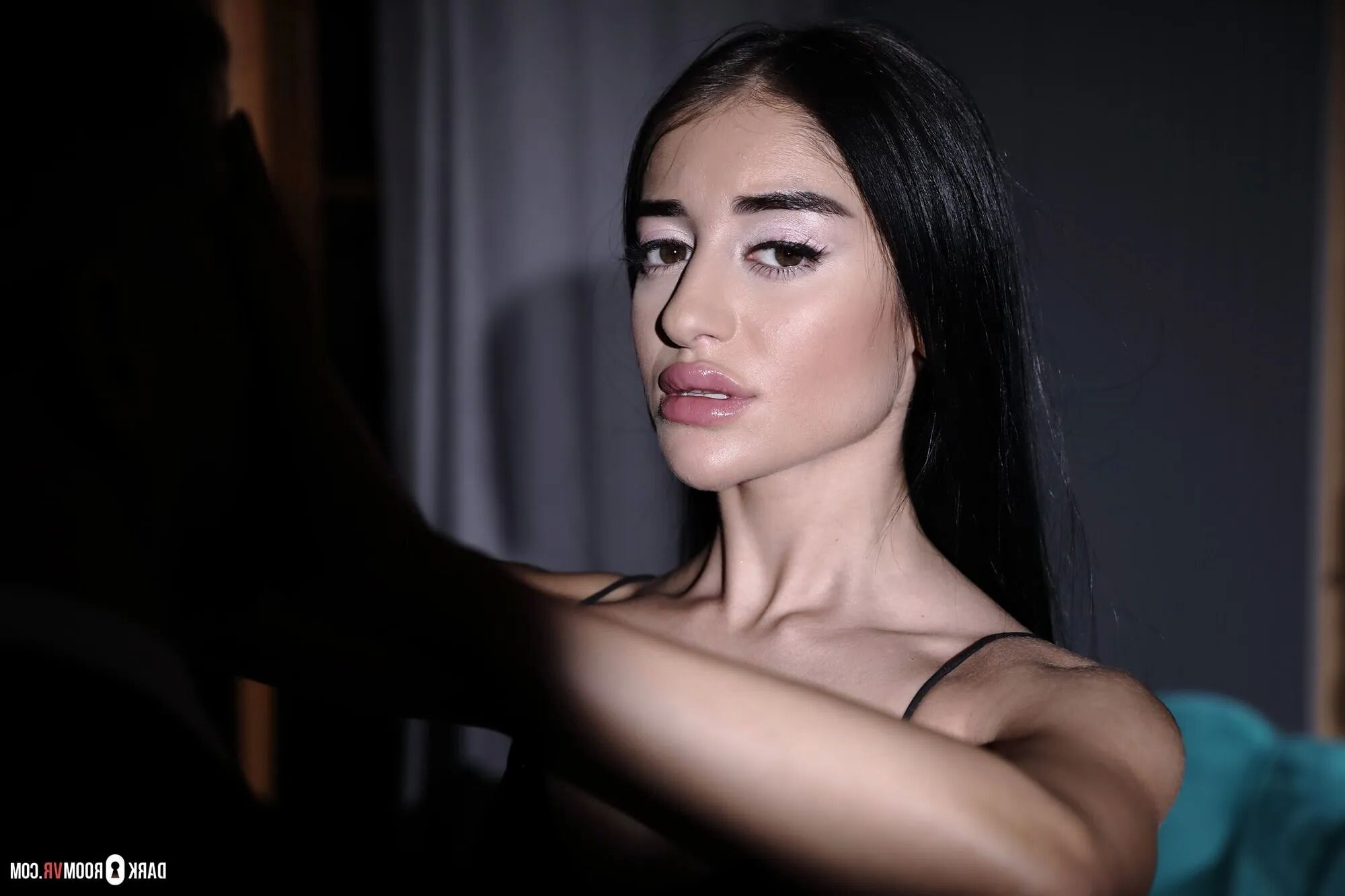 Hübsches Clownmädchen will einen großen Schwanz in gruseligem VR-Porno – 150 Bilder