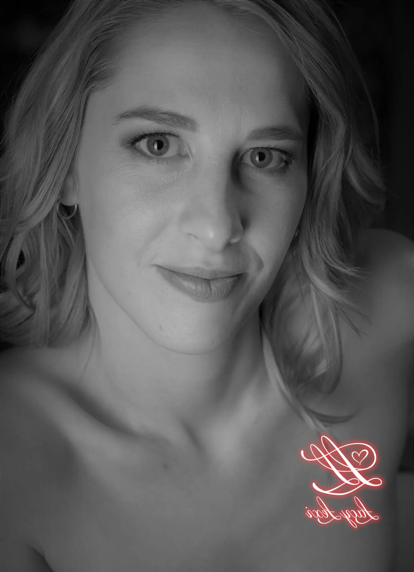 I love being in front of the camera - 7 Pics