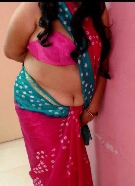 ME IN SAREE - 7 Pics