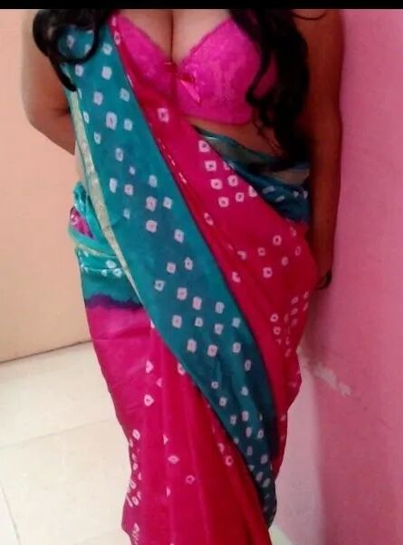 ME IN SAREE - 7 Pics
