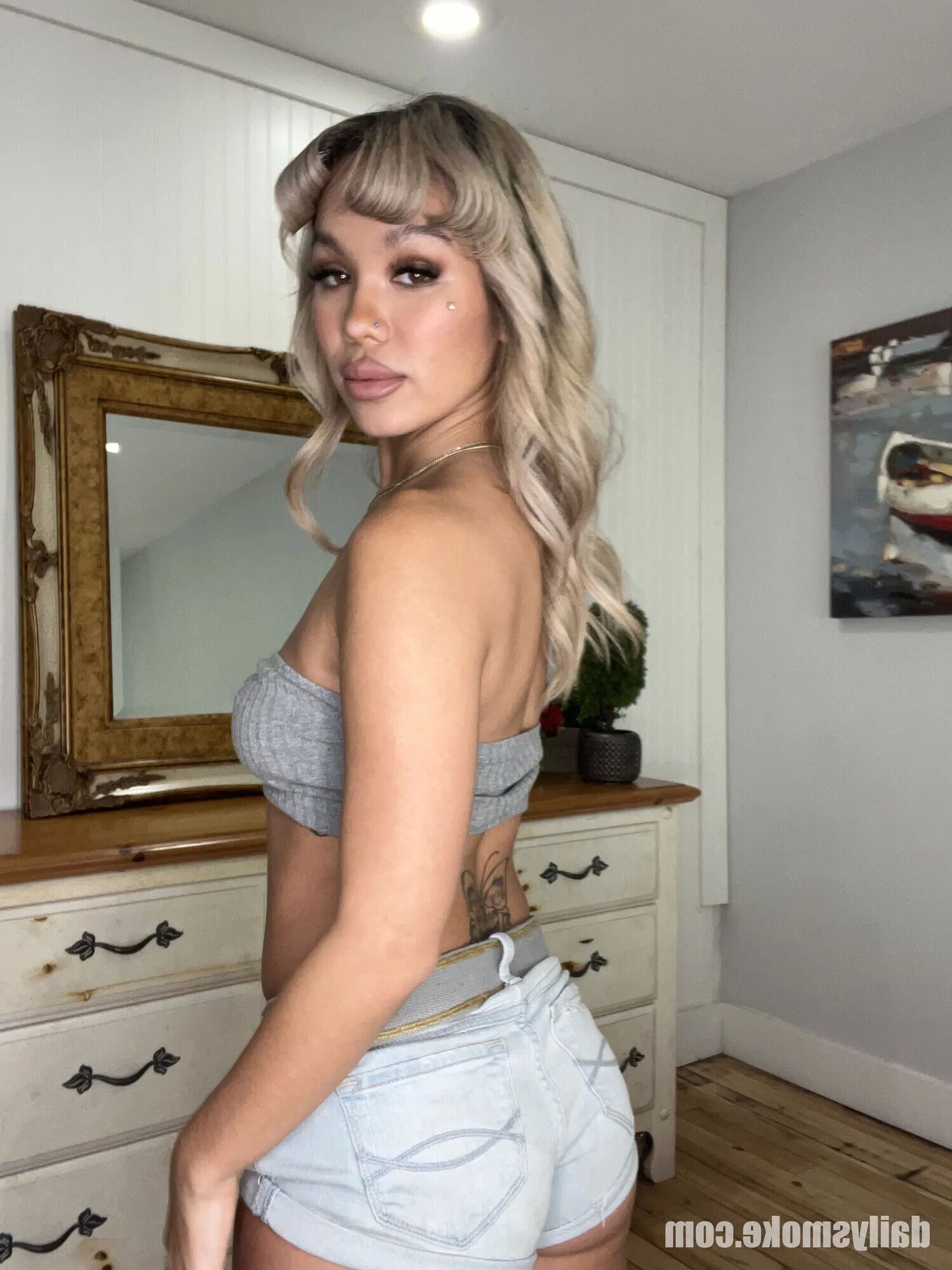 Luna Luxe's Ass Looks Amazing In These Shorts - 9 Pics