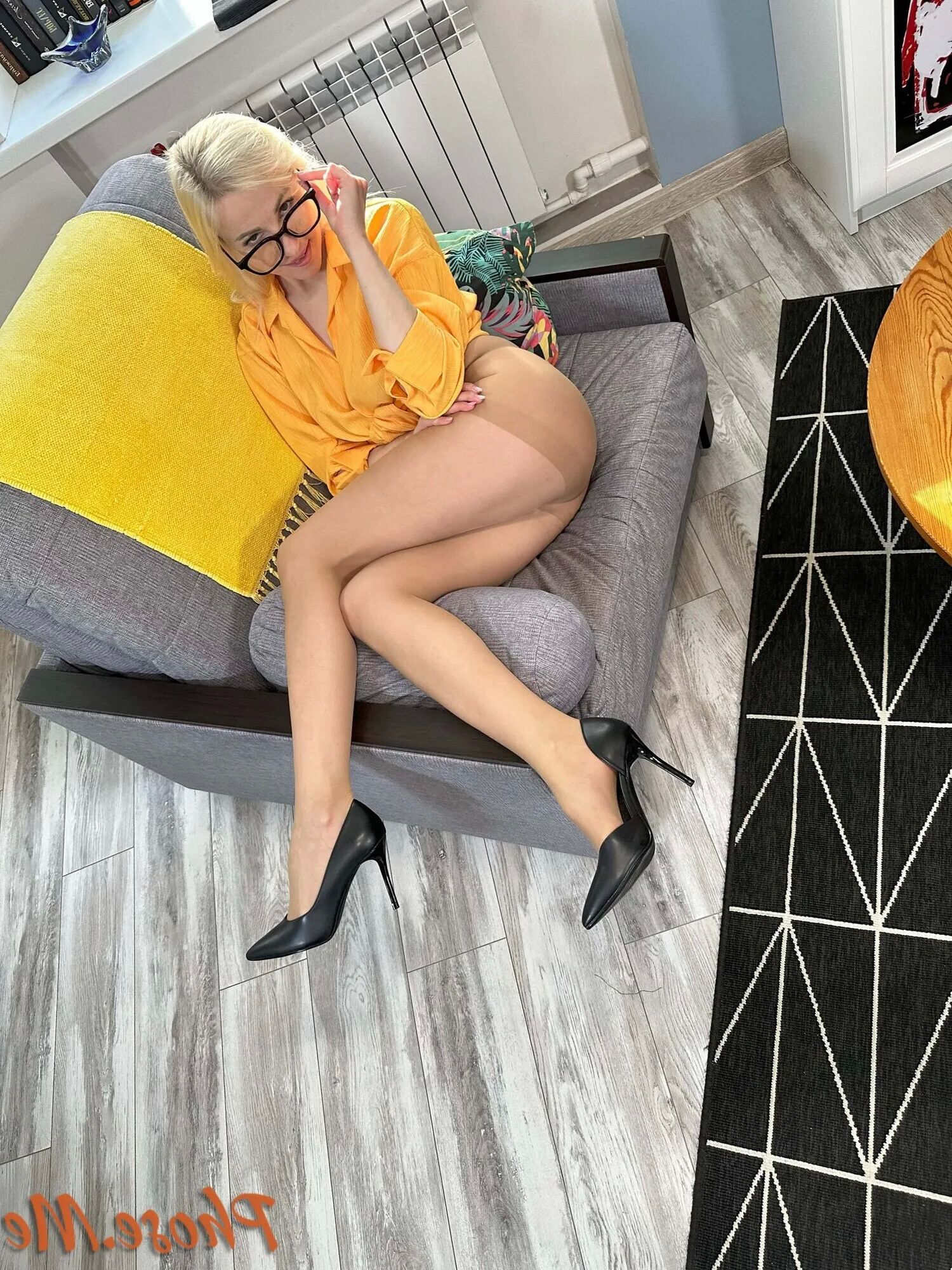 Blonde milf in tan pantyhose and heels - 40 Pics