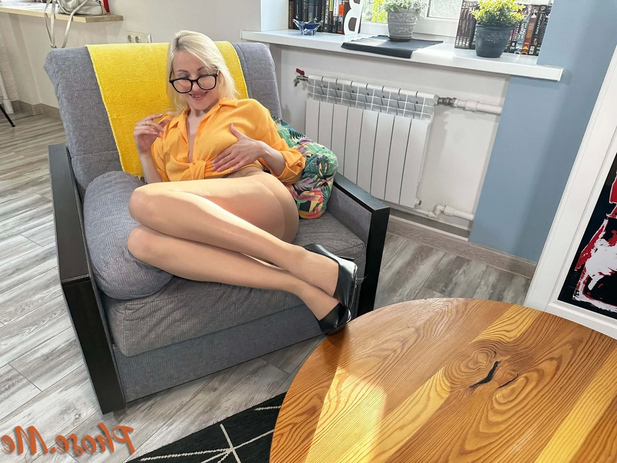 Blonde milf in tan pantyhose and heels - 40 Pics
