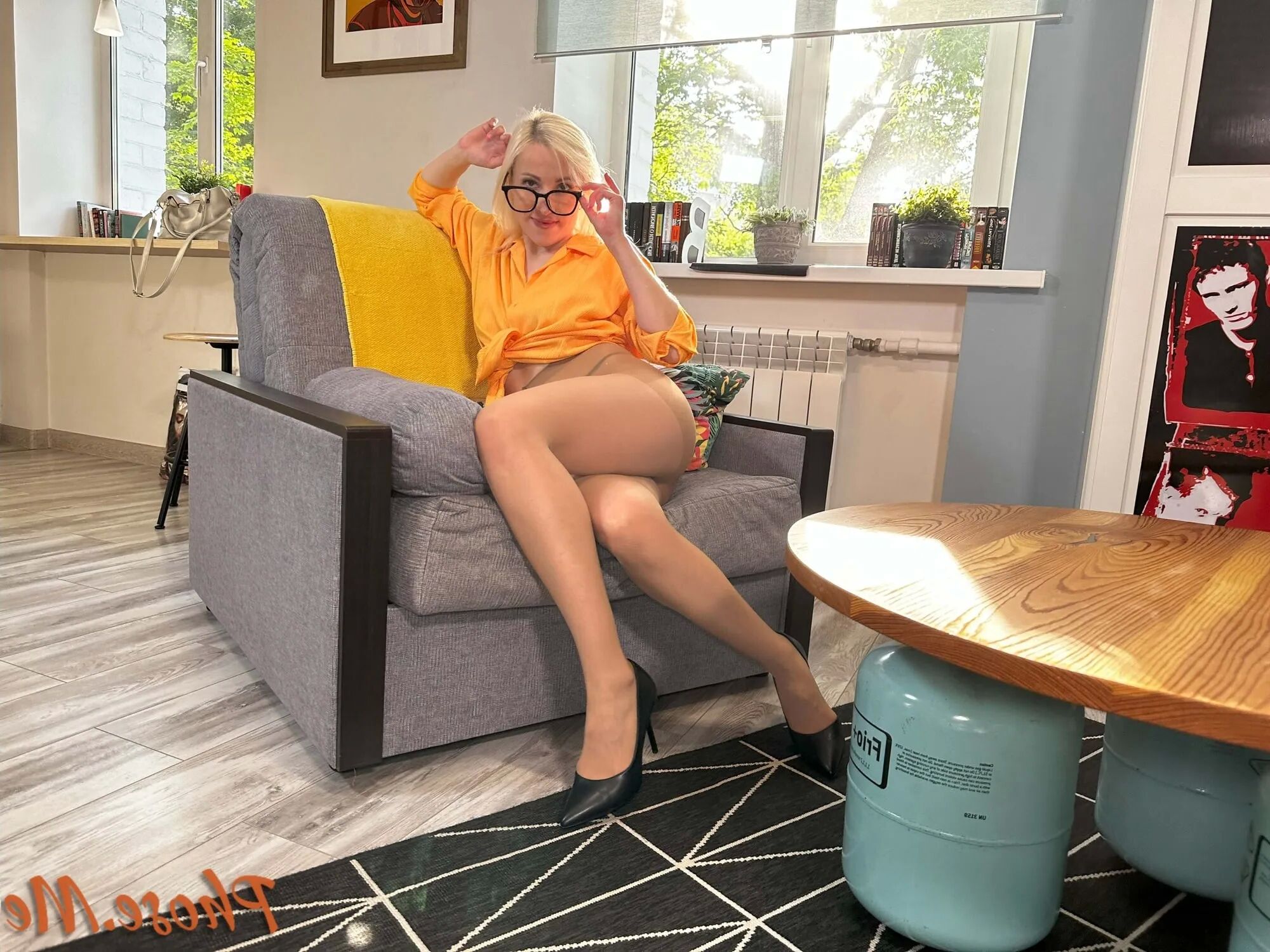 Blonde milf in tan pantyhose and heels - 40 Pics