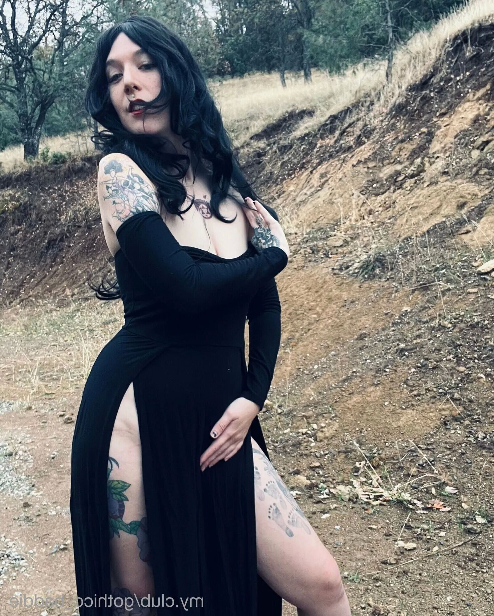 Vampira Nymph Free Photos - 16 Pics