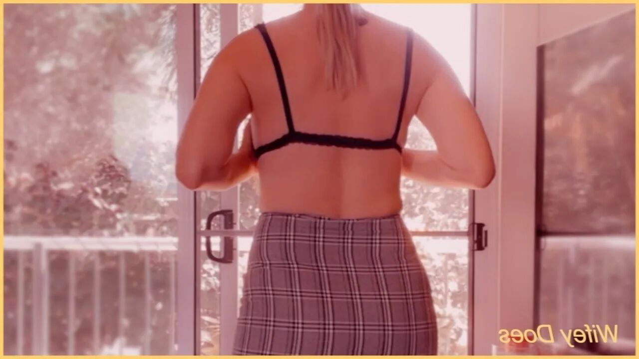 Wifey masturbates - 10 Pics