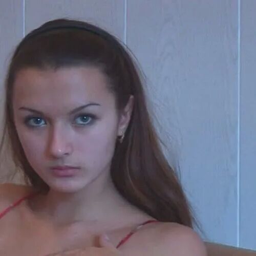 Shy shaved 18yo - 22 Pics