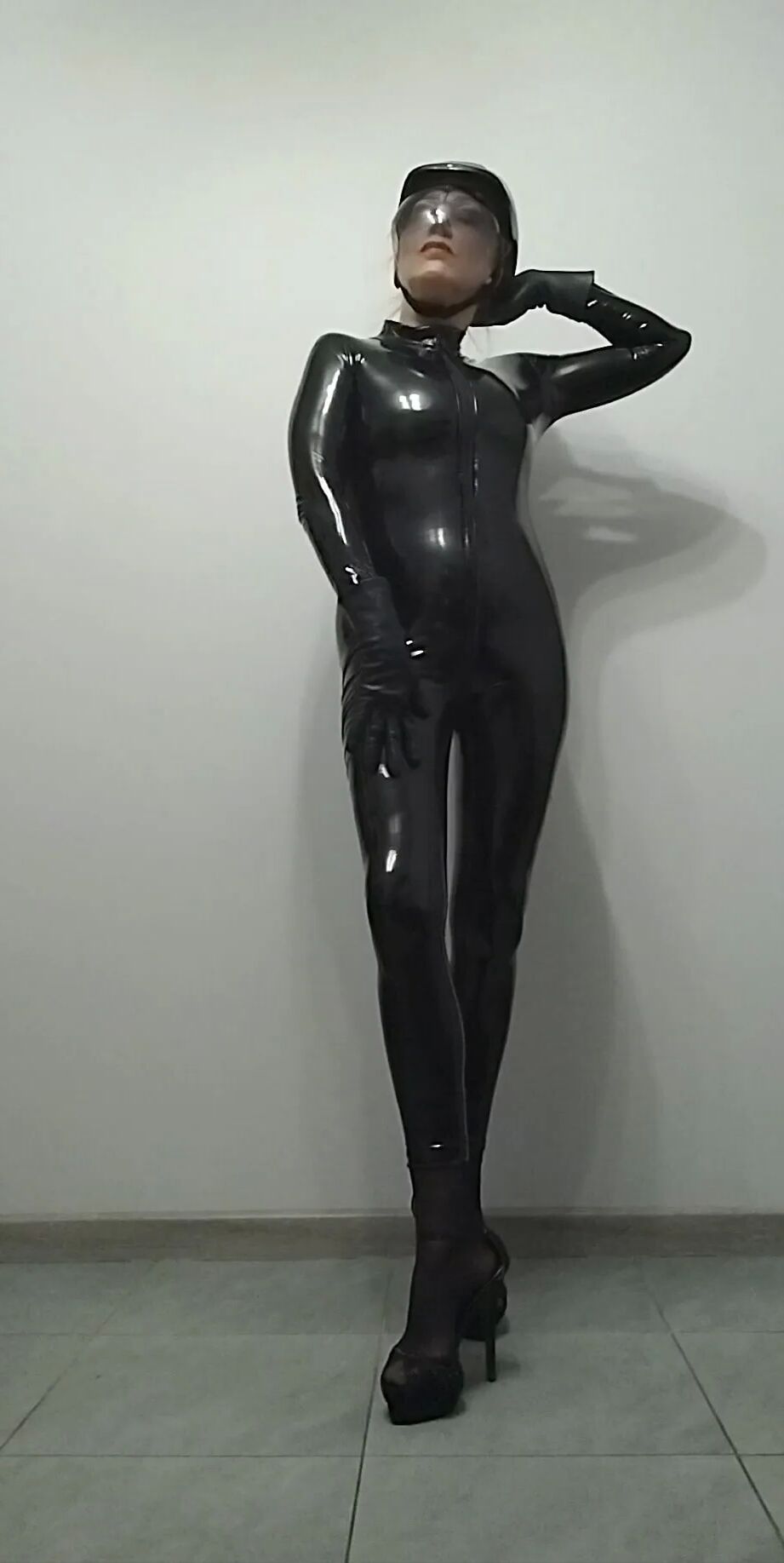 Black latex mom biker - 8 Pics