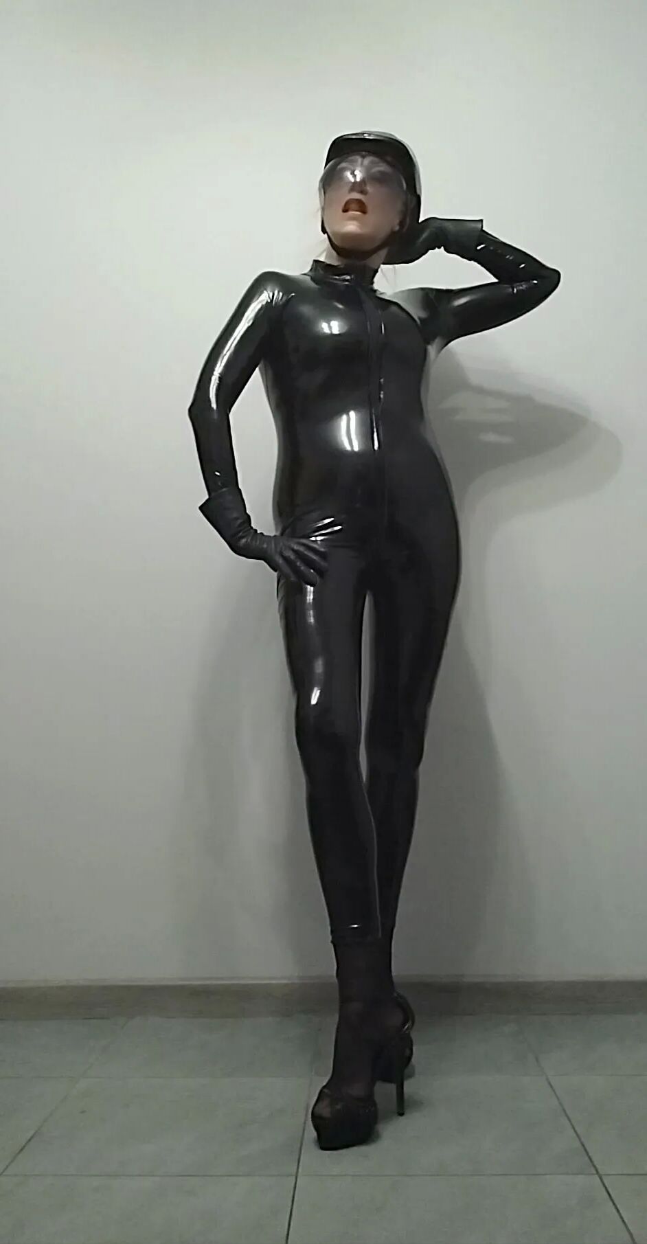 Black latex mom biker - 8 Pics