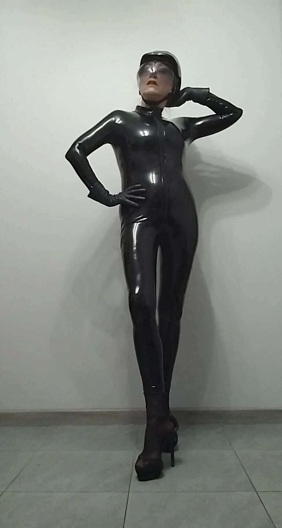 Black latex mom biker - 8 Pics