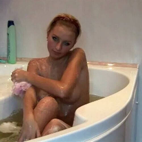 Sweet teenager with great tits - 18yo - 36 Pics