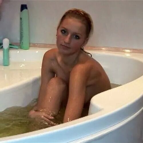 Sweet teenager with great tits - 18yo - 36 Pics