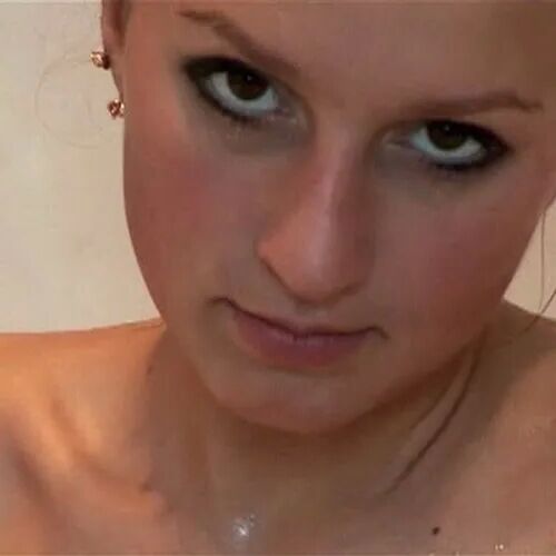 Sweet teenager with great tits - 18yo - 36 Pics
