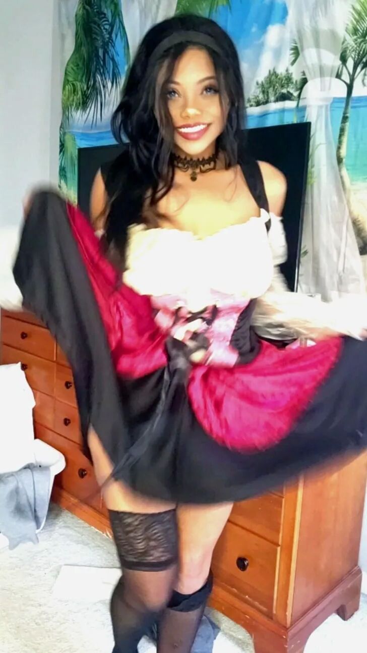 Slutty Renaissance - 6 Pics