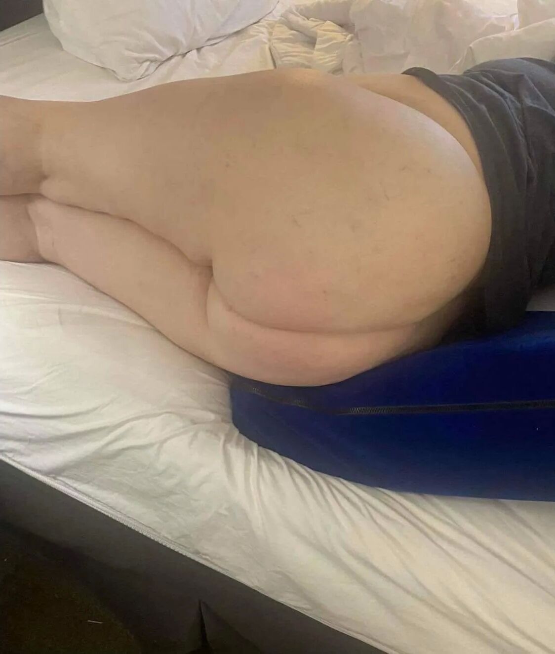Sweet plump ass - 6 Pics