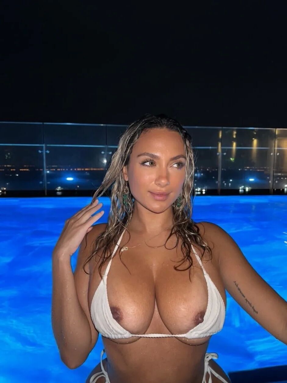 My Huge Tits you will love - Photos from my trip - 20 Pics