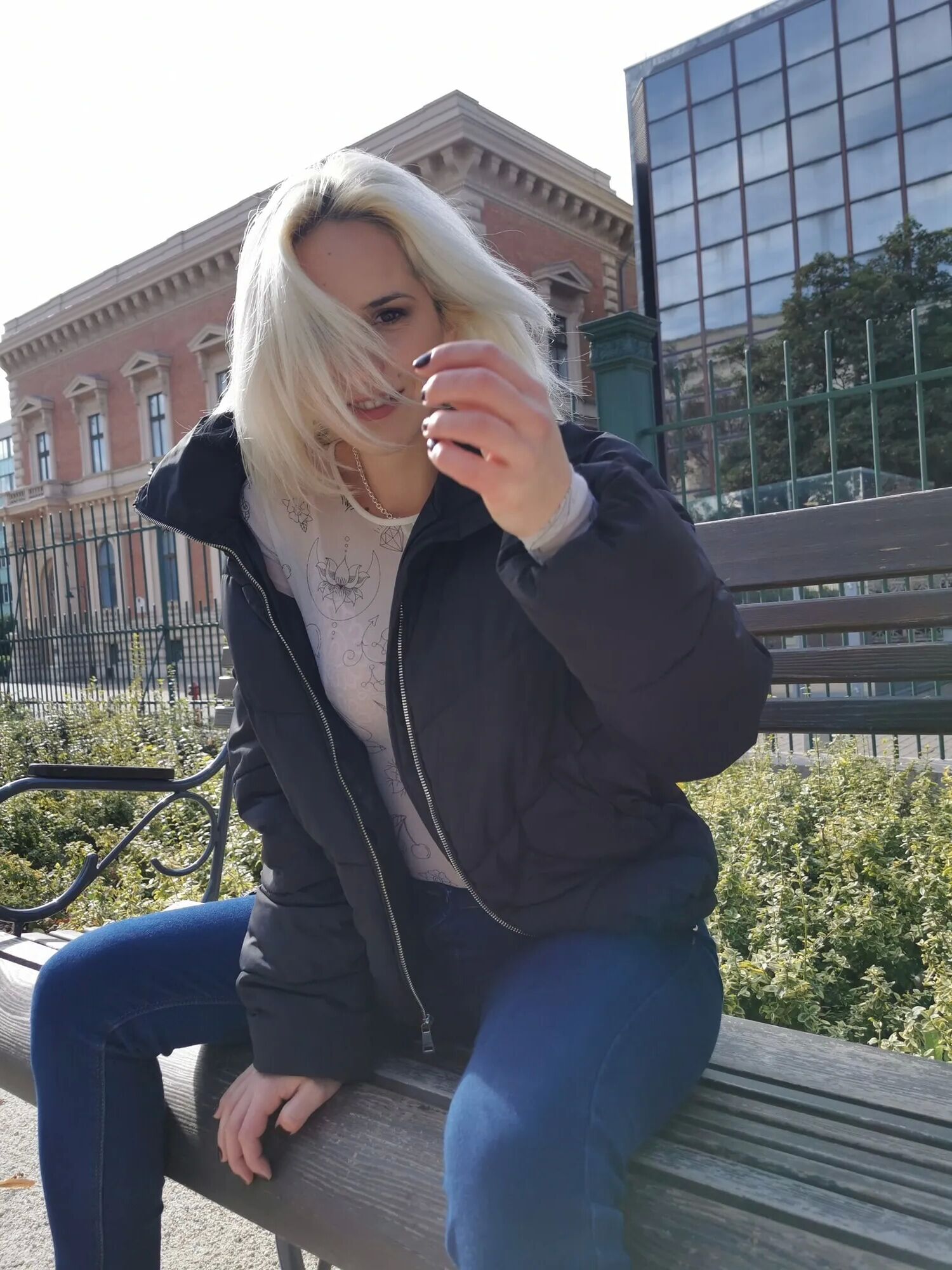 SCOUT ALLEMAND - La douce fille Amy Douxxx séduit pour une baise brutale - 31 photos