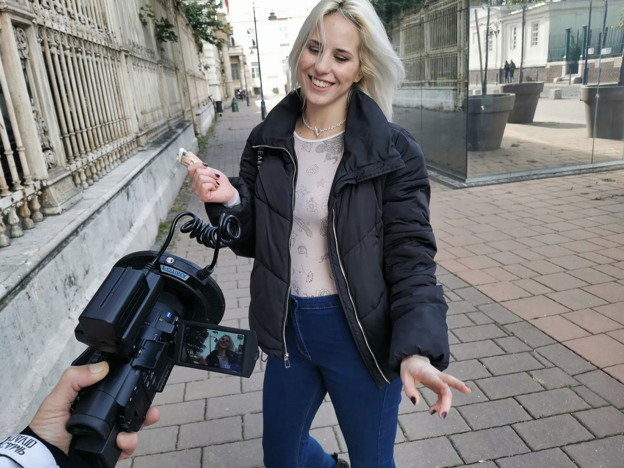 SCOUT ALLEMAND - La douce fille Amy Douxxx séduit pour une baise brutale - 31 photos