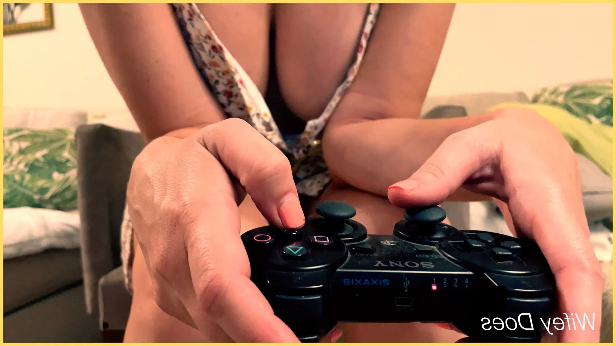 Wifey plays her video games - 15 Pics