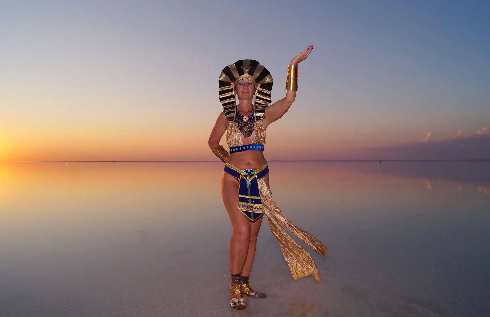 Colorful Elton Evening in Egypt style - 34 Pics