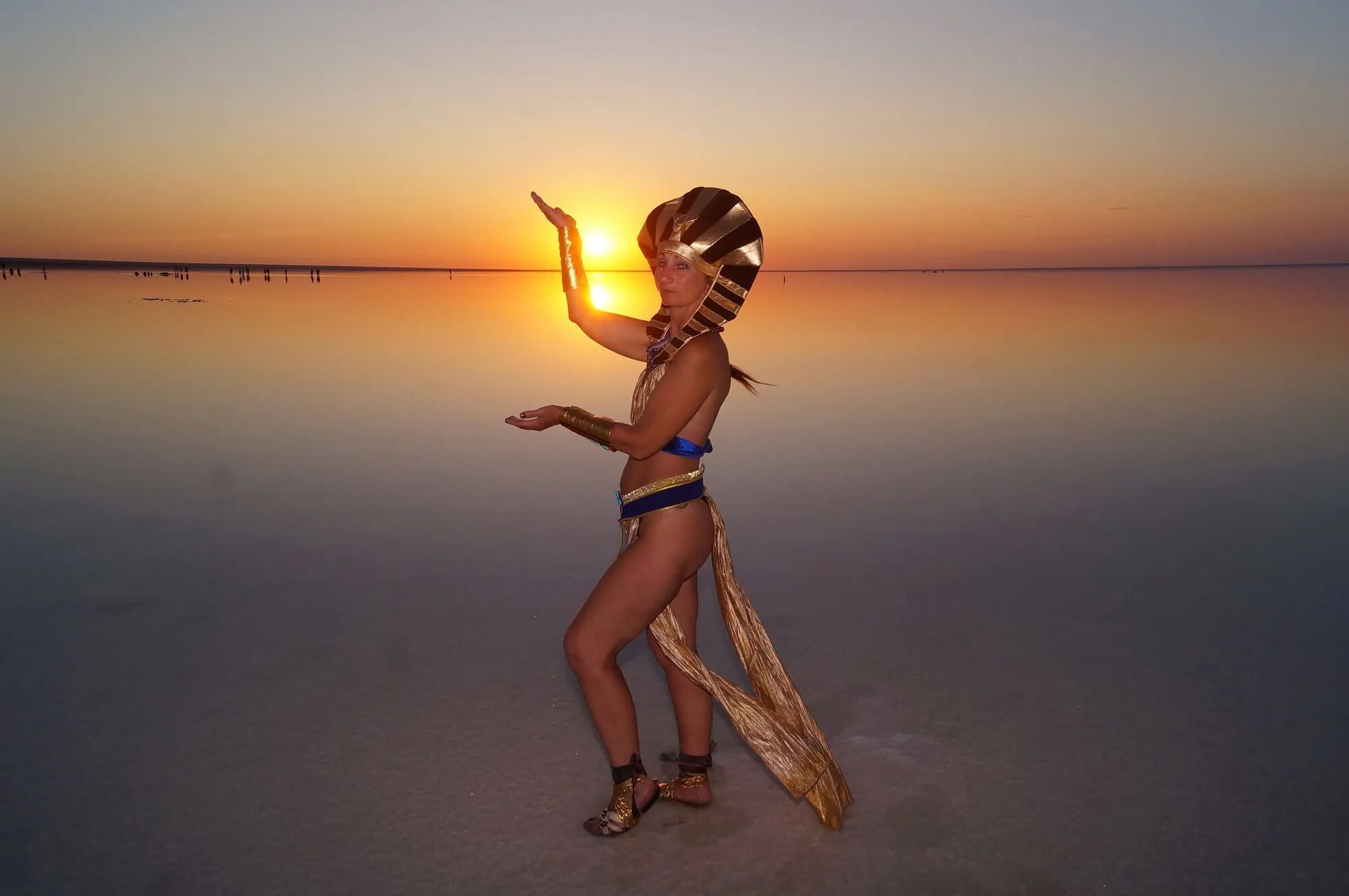 Colorful Elton Evening in Egypt style - 34 Pics