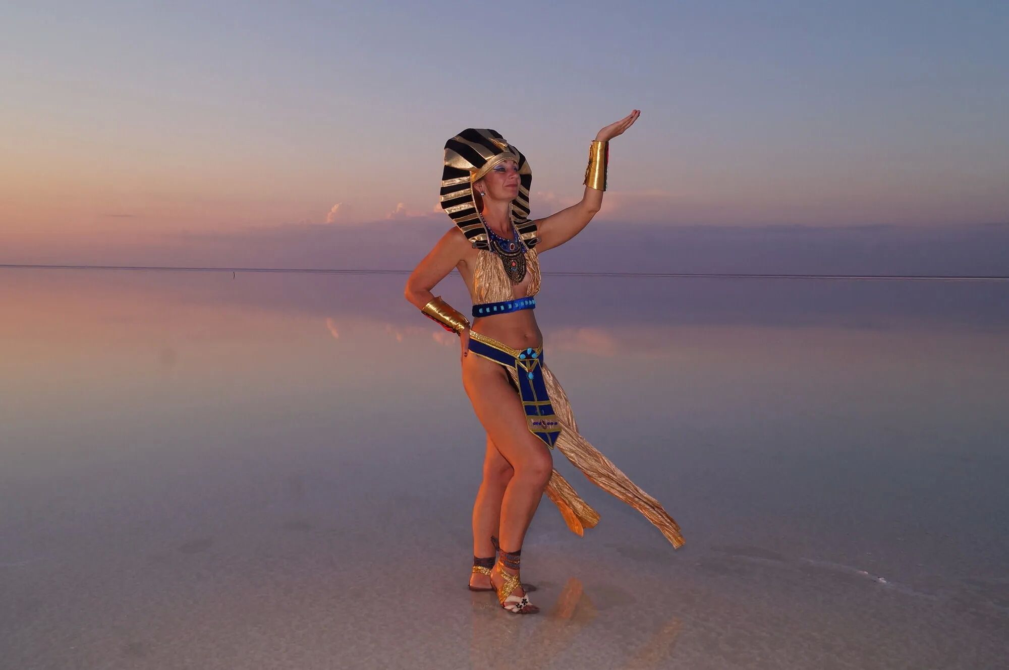 Colorful Elton Evening in Egypt style - 34 Pics