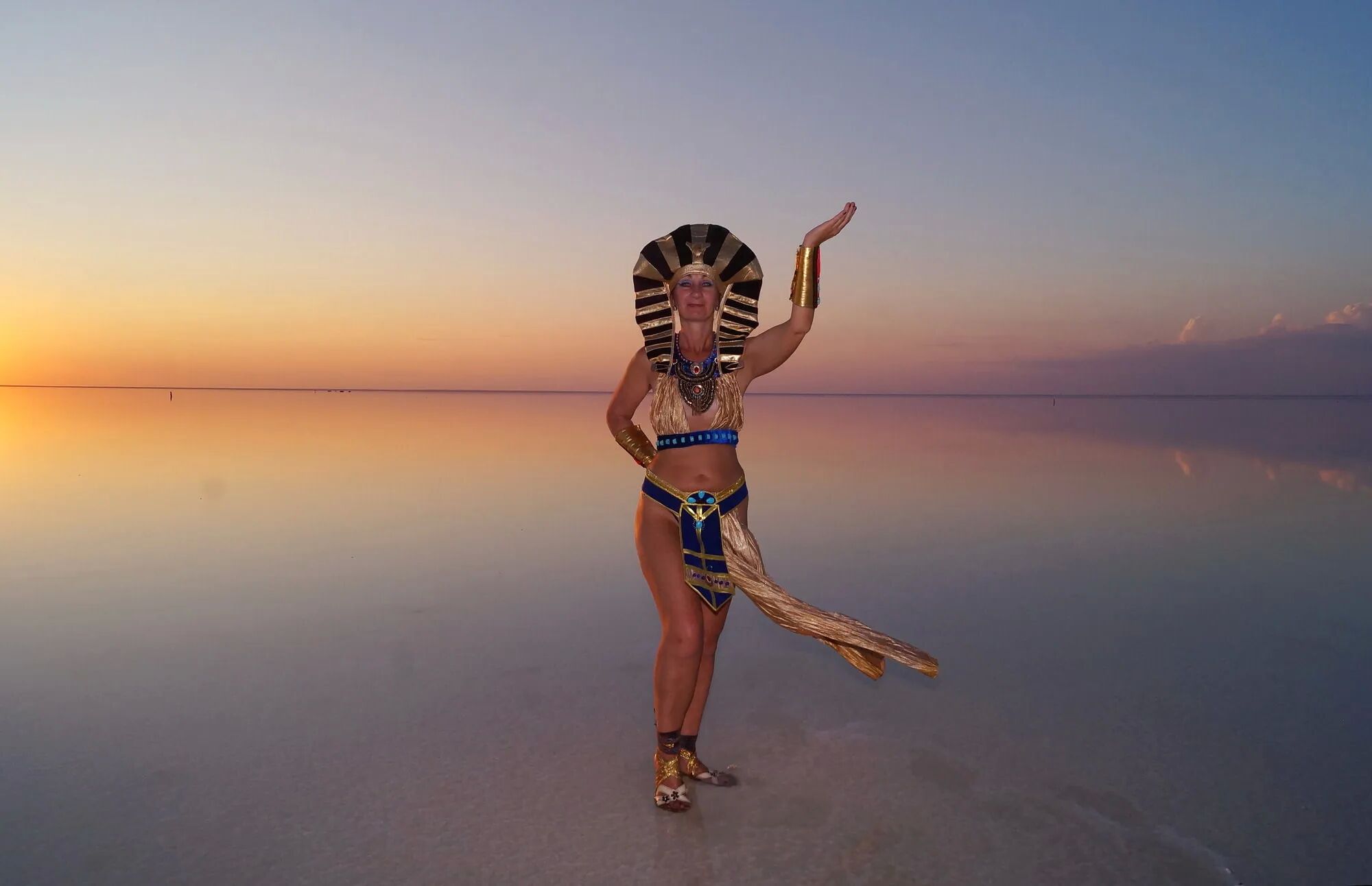 Colorful Elton Evening in Egypt style - 34 Pics